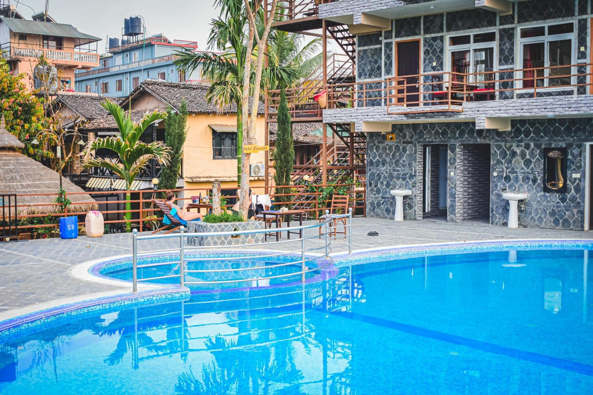 Hotel Riverside With Swimming Pool Sauraha Exterior foto