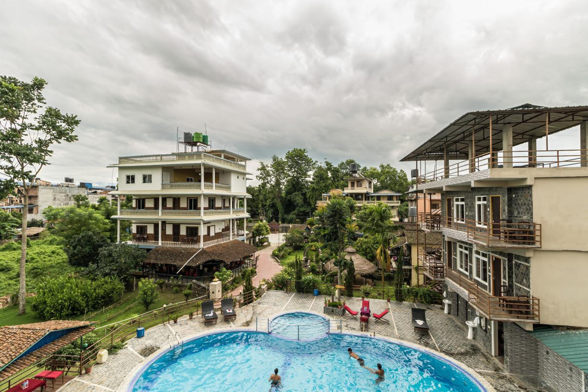 Hotel Riverside With Swimming Pool Sauraha Exterior foto