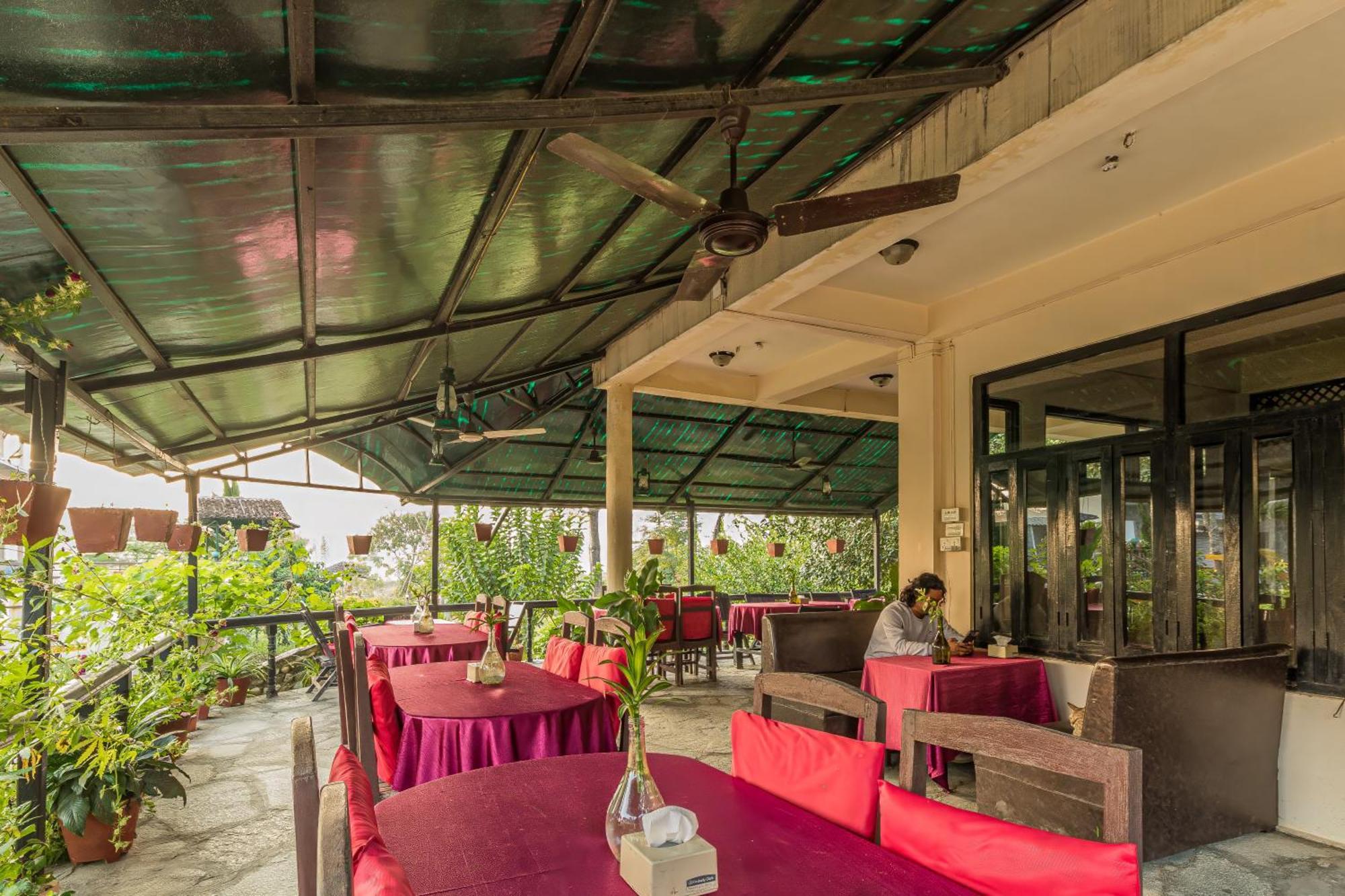 Hotel Riverside With Swimming Pool Sauraha Exterior foto